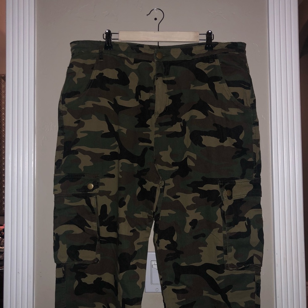 BOOHOO CAMO CARGO PANTS!